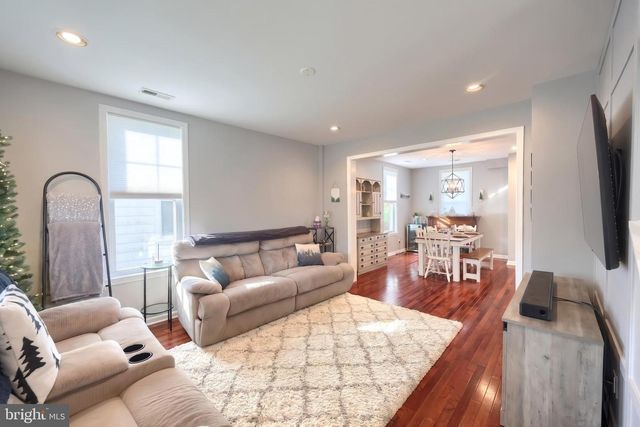 14 S MAIN ST, Seven Valleys, PA 17360