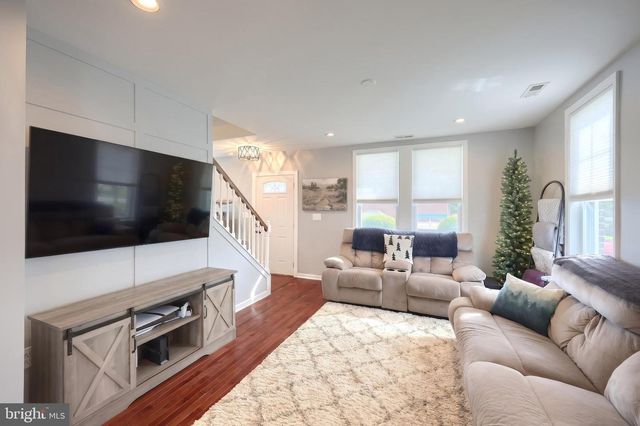 14 S MAIN ST, Seven Valleys, PA 17360