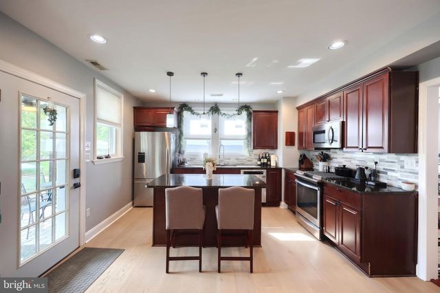 14 S MAIN ST, Seven Valleys, PA 17360