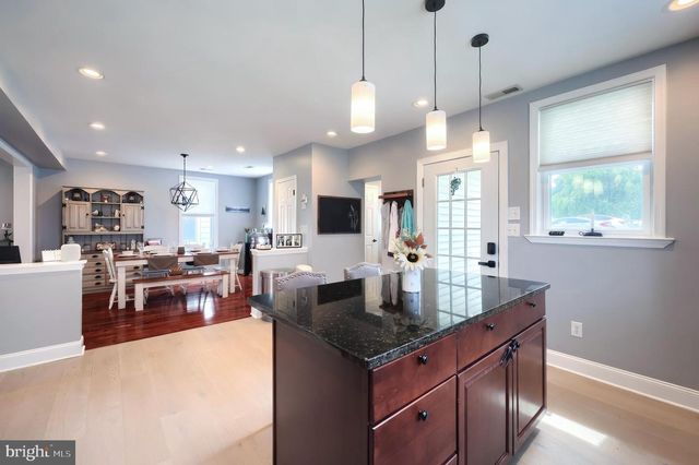 14 S MAIN ST, Seven Valleys, PA 17360