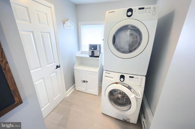 14 S MAIN ST, Seven Valleys, PA 17360