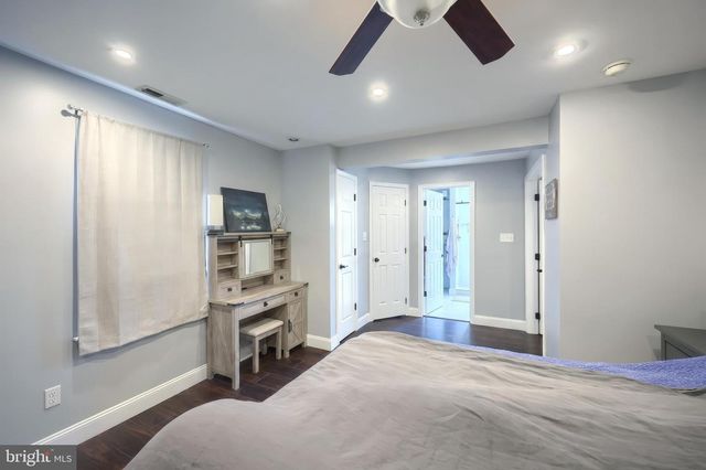 14 S MAIN ST, Seven Valleys, PA 17360