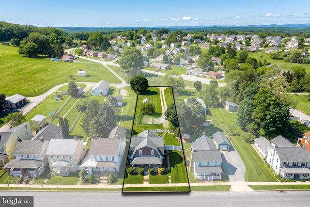 14 S MAIN ST, Seven Valleys, PA 17360