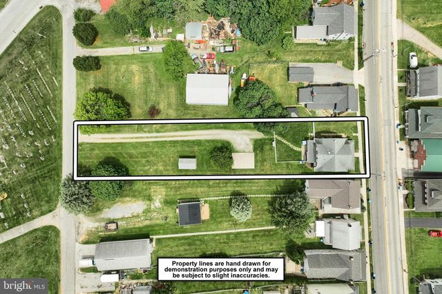14 S MAIN ST, Seven Valleys, PA 17360