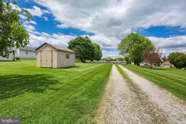 14 S MAIN ST, Seven Valleys, PA 17360