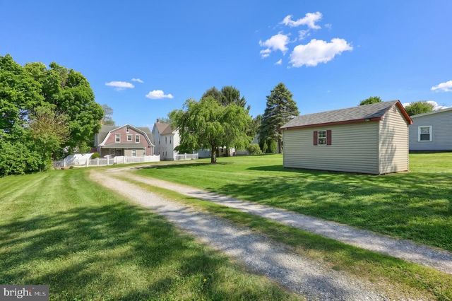14 S MAIN ST, Seven Valleys, PA 17360