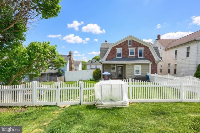 14 S MAIN ST, Seven Valleys, PA 17360