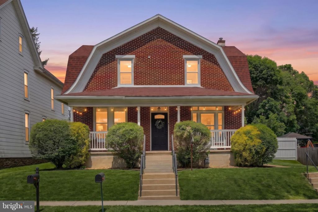 14 S MAIN ST, Seven Valleys, PA 17360