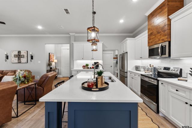 1627 Orchard Ln, Hideaway, TX 75771