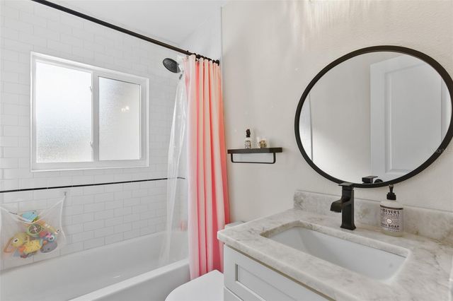 420 42ND AVENUE NE, St Petersburg, FL 33703