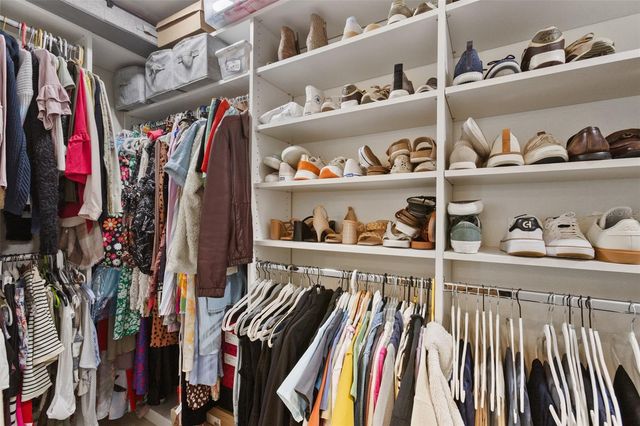 420 42ND AVENUE NE, St Petersburg, FL 33703