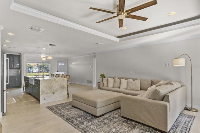 420 42ND AVENUE NE, St Petersburg, FL 33703