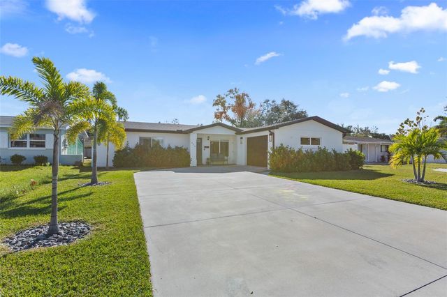 420 42ND AVENUE NE, St Petersburg, FL 33703