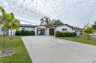 420 42ND AVENUE NE, St Petersburg, FL 33703