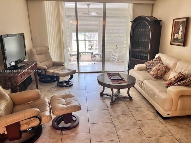 2998 NW 48th Terrace 233, Lauderdale Lakes, FL 33313