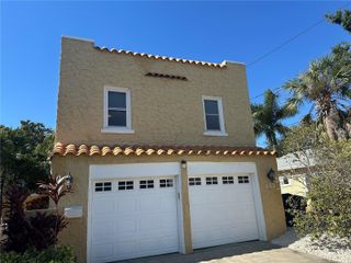 555 16TH AVENUE NE 1/2, St Petersburg, FL 33704