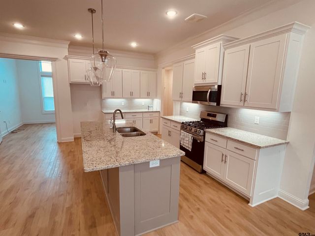 320 Amanda Avenue, Bullard, TX 75757