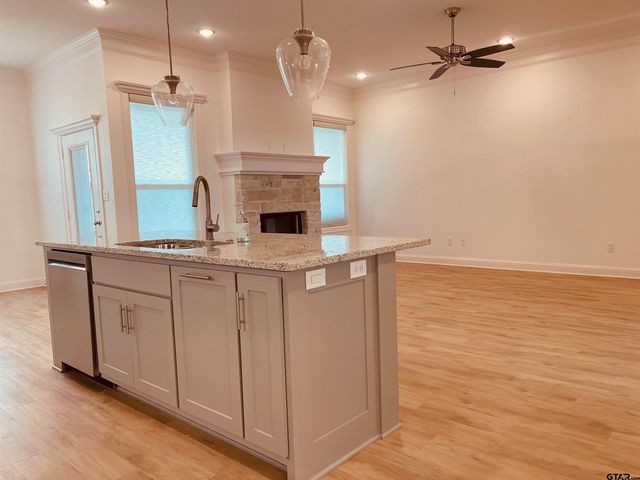320 Amanda Avenue, Bullard, TX 75757
