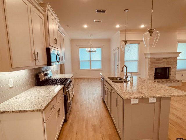 320 Amanda Avenue, Bullard, TX 75757