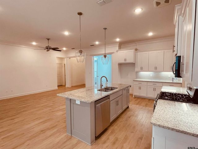 320 Amanda Avenue, Bullard, TX 75757