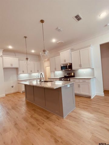 320 Amanda Avenue, Bullard, TX 75757