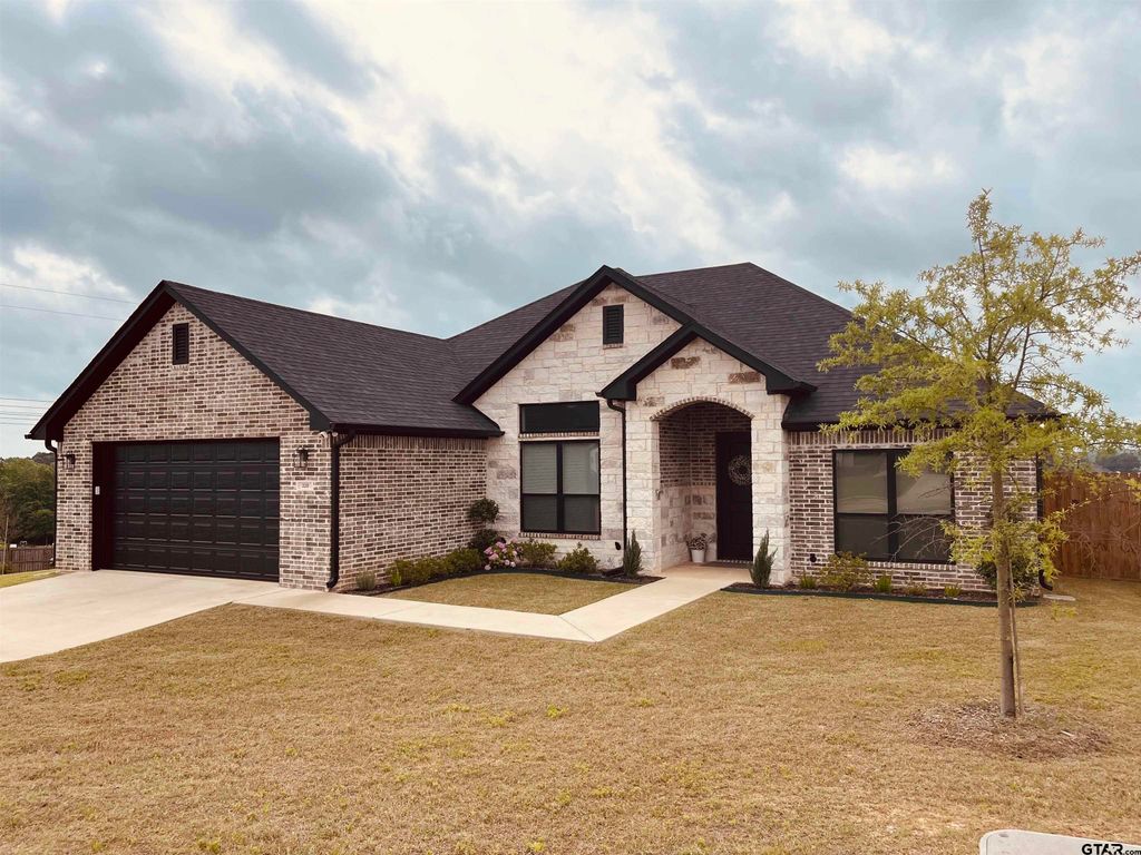 320 Amanda Avenue, Bullard, TX 75757