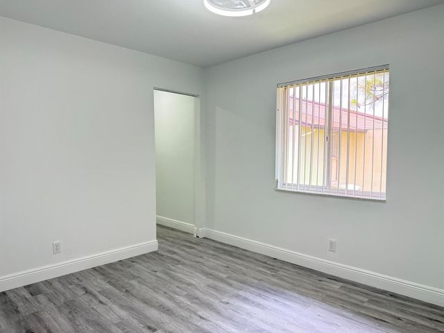 318 Knotty Pine Circle D-2, Greenacres, FL 33463