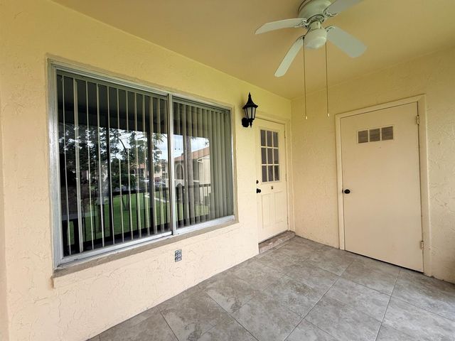 318 Knotty Pine Circle D-2, Greenacres, FL 33463