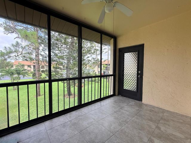 318 Knotty Pine Circle D-2, Greenacres, FL 33463