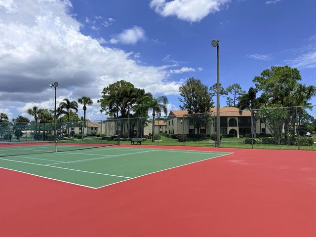 318 Knotty Pine Circle D-2, Greenacres, FL 33463