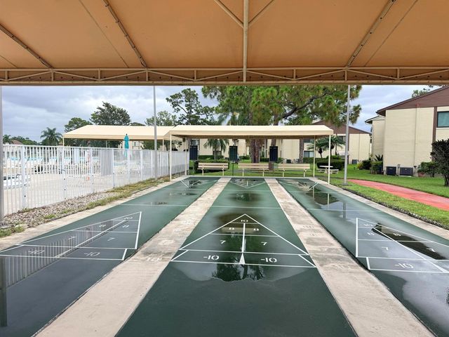 318 Knotty Pine Circle D-2, Greenacres, FL 33463