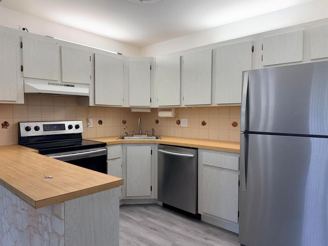 318 Knotty Pine Circle D-2, Greenacres, FL 33463