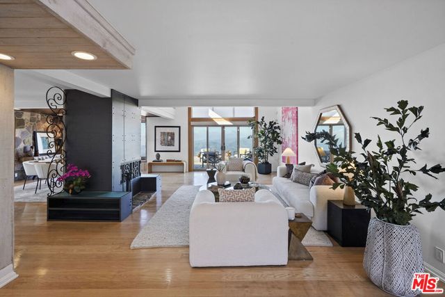 231 Loma Metisse Road, Malibu, CA 90265