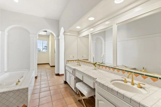28889 Anderson Court, Escondido, CA 92026