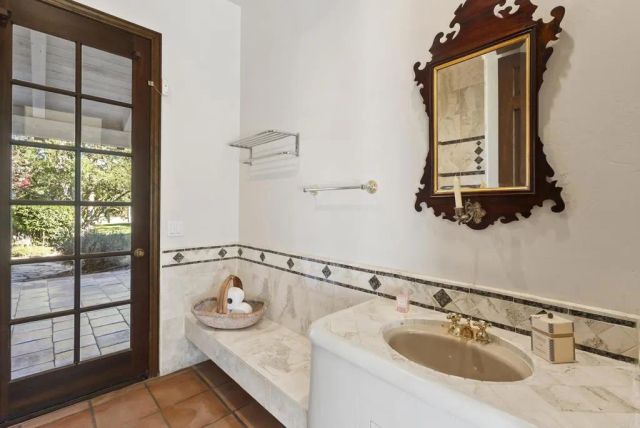 28889 Anderson Court, Escondido, CA 92026