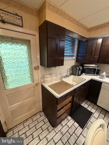 2642 S ISEMINGER ST, Philadelphia, PA 19148