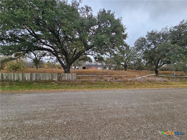 393 Jessica Drive, Victoria, TX 77904