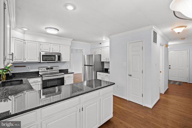 25 WHITTINGHAM CIR, Sterling, VA 20165