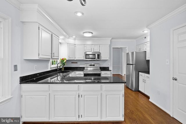 25 WHITTINGHAM CIR, Sterling, VA 20165