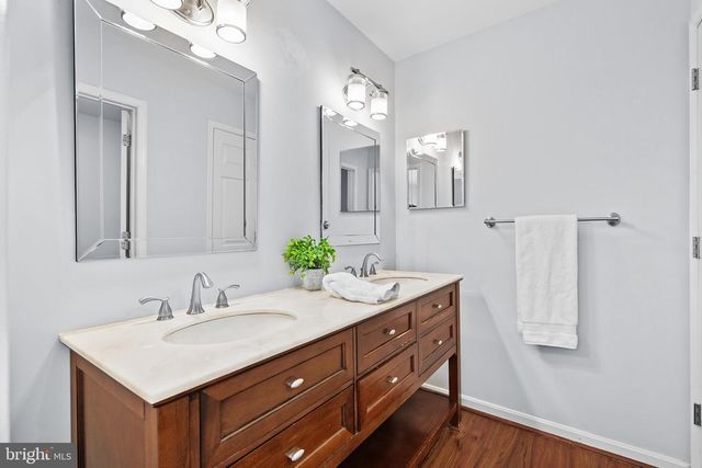 25 WHITTINGHAM CIR, Sterling, VA 20165
