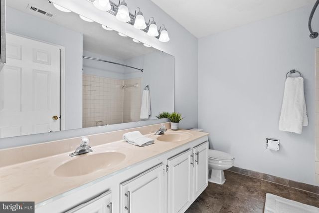25 WHITTINGHAM CIR, Sterling, VA 20165