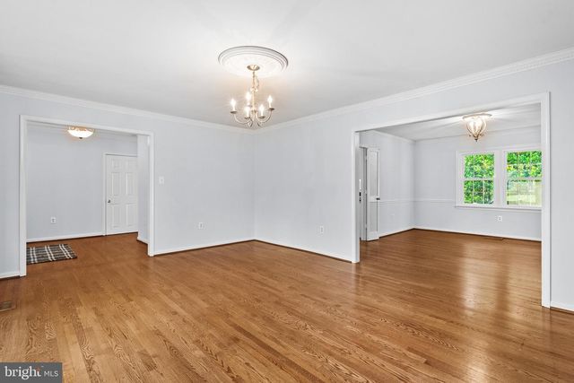 25 WHITTINGHAM CIR, Sterling, VA 20165