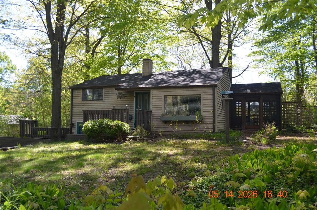 6446 Harrison Street, Coloma, MI 49038