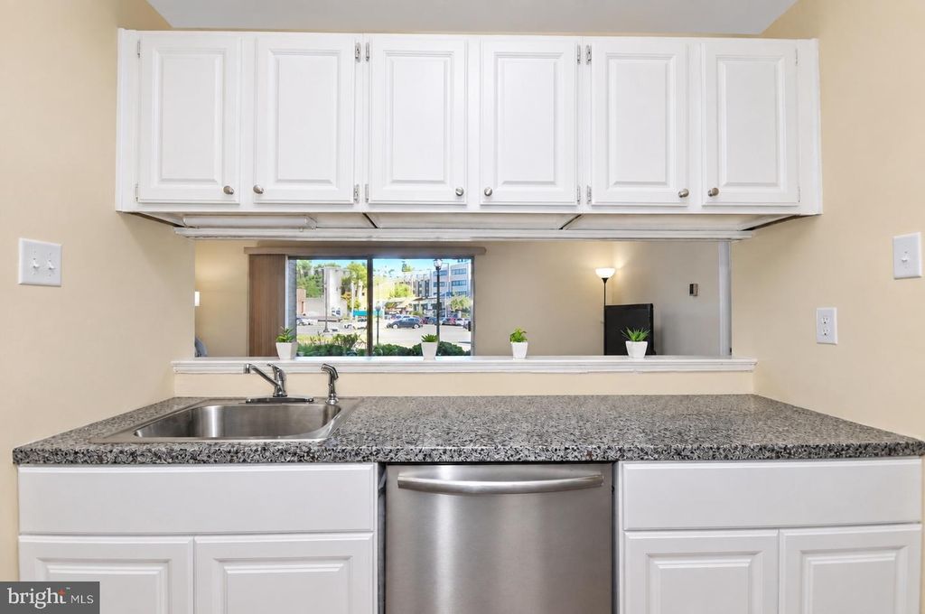 1570 THE FAIRWAY #101 EAST, JENKINTOWN, PA 19046 — exterior