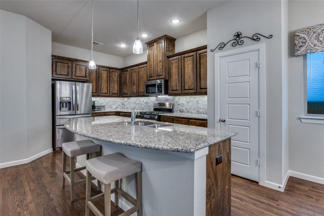 1710 Green Jasper Place, Arlington, TX 76005