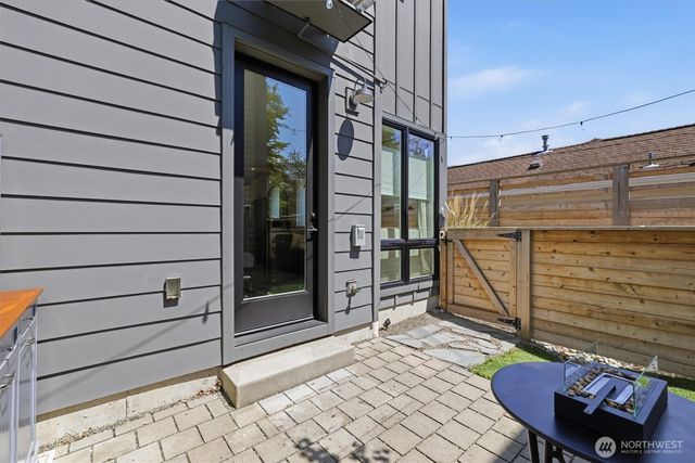 2853 B NW 63rd Street, Seattle, WA 98107