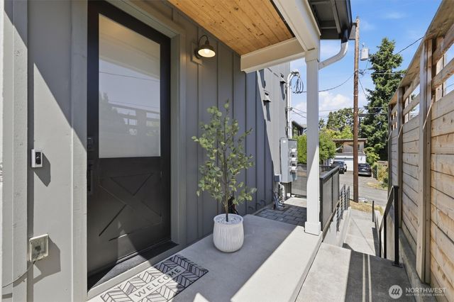 2853 B NW 63rd Street, Seattle, WA 98107