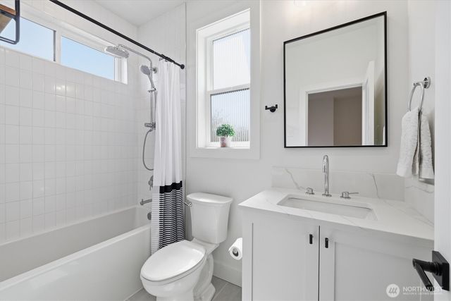 2853 B NW 63rd Street, Seattle, WA 98107