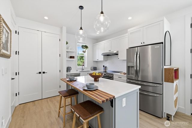 2853 B NW 63rd Street, Seattle, WA 98107