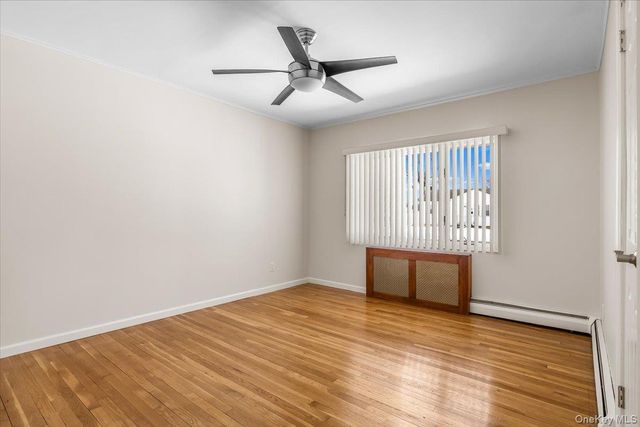 690 N Hamilton Avenue, Lindenhurst, NY 11757